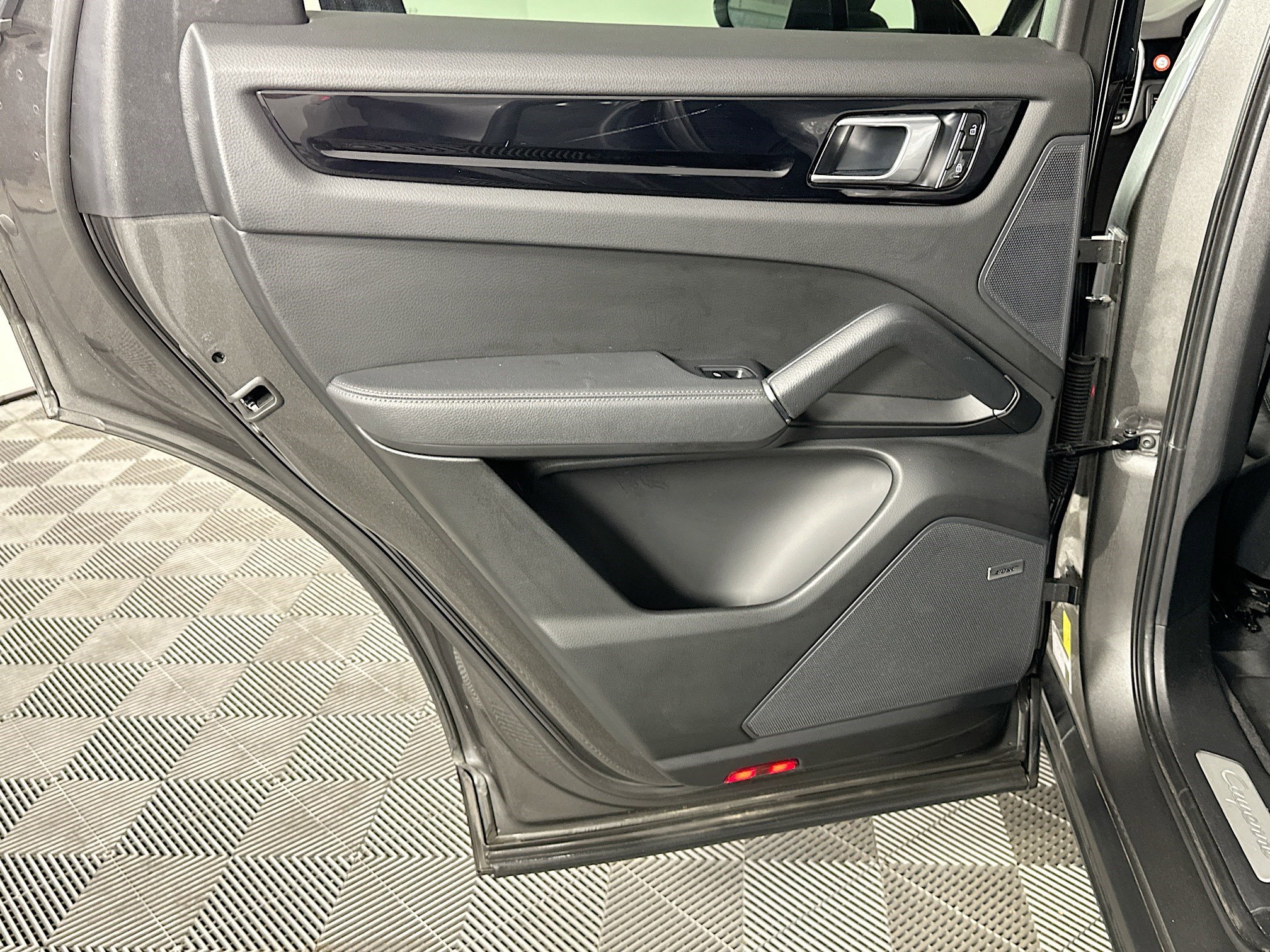 Used 2021 Porsche Cayenne Coupe image 27