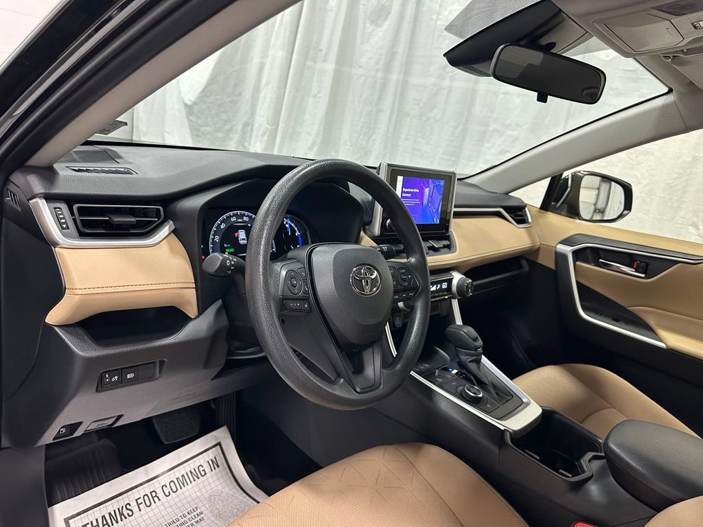 Used 2025 Toyota RAV4 XLE AWD/4WD image 15