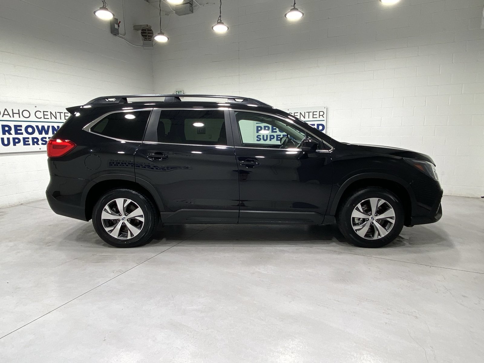 Used 2025 Subaru Ascent Premium AWD/4WD image 9