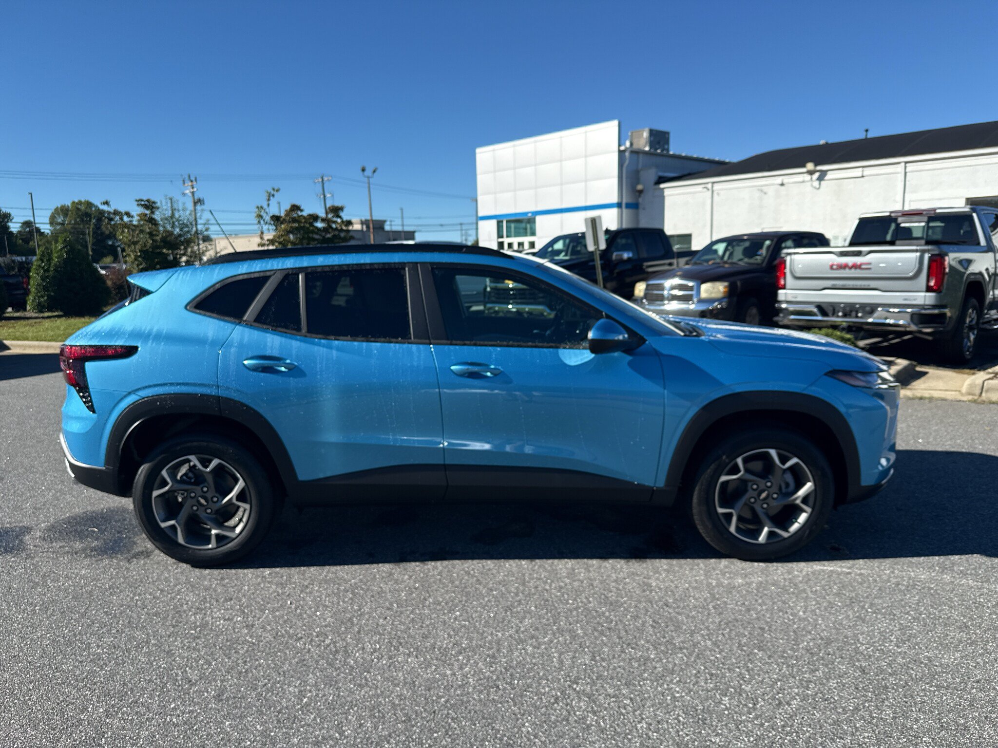 New 2026 Chevrolet Trax LT w/ Sunroof Package FWD image 6