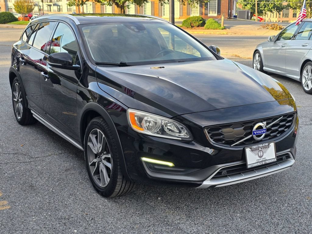 Used 2016 Volvo V60 T5 Cross Country AWD/4WD image 3