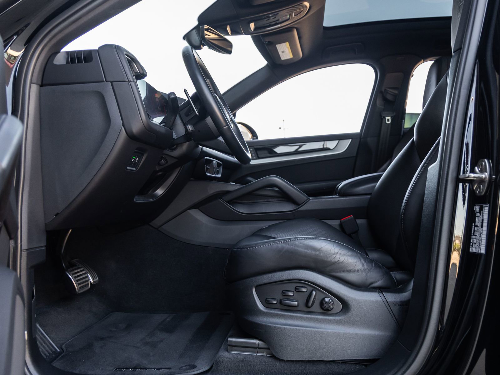 Certified 2024 Porsche Cayenne S image 23