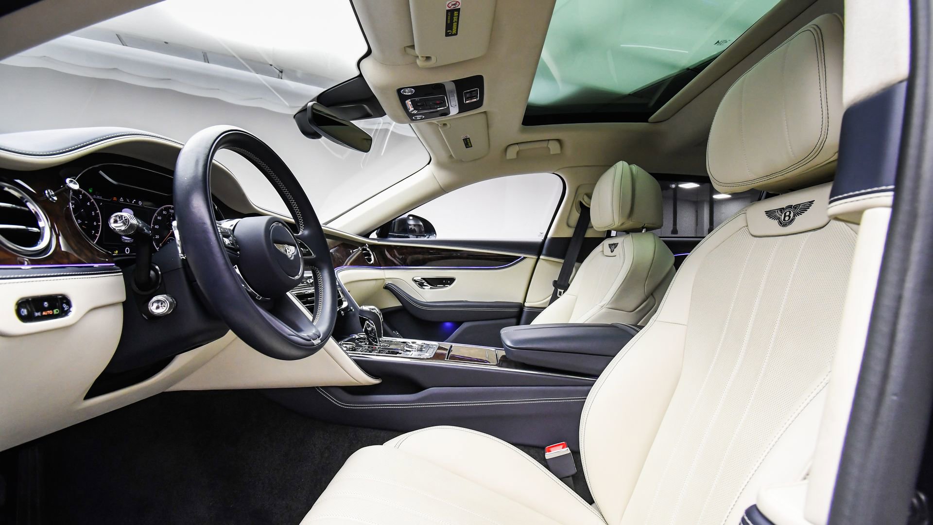 Certified 2024 Bentley Flying Spur Mulliner image 2