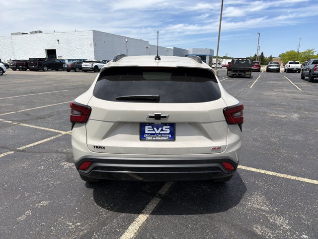 New 2026 Chevrolet Trax RS w/ Sunroof Package FWD image 6