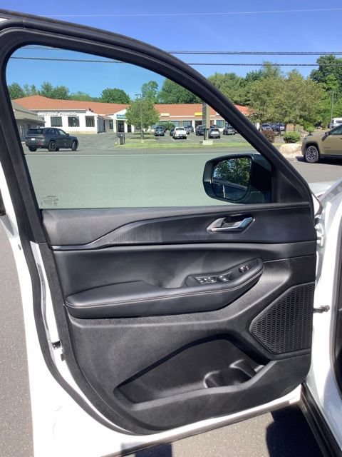 Certified 2023 Jeep Grand Cherokee L Laredo w/ Luxury Tech Group I AWD/4WD image 14