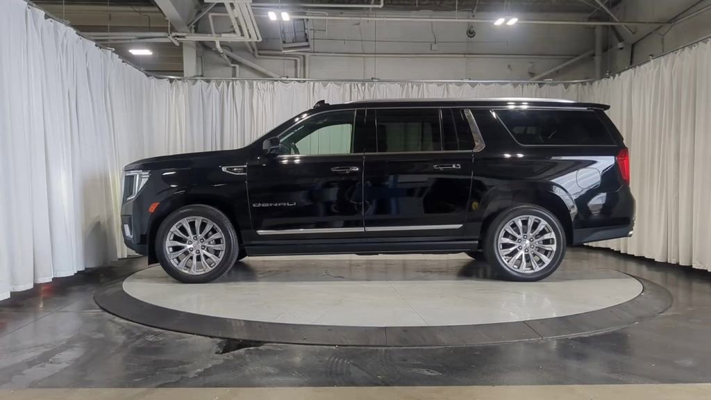 Used 2023 GMC Yukon XL Denali AWD/4WD image 5