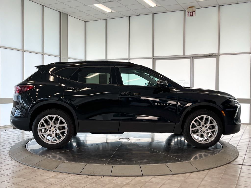 Used 2023 Chevrolet Blazer LT image 9