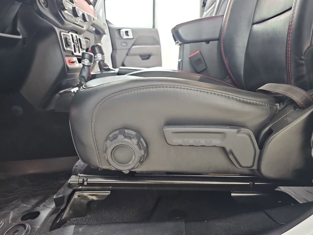 Used 2020 Jeep Wrangler Unlimited Rubicon w/ Uconnect 4C Nav & Sound Group AWD/4WD image 32