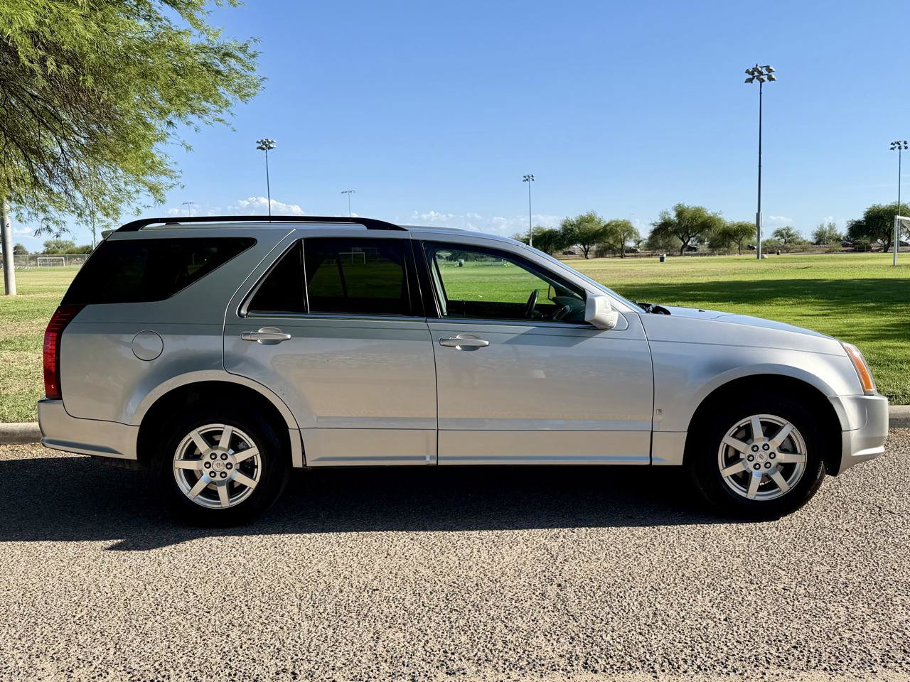 Used 2007 Cadillac SRX w/ Utility Package RWD image 6
