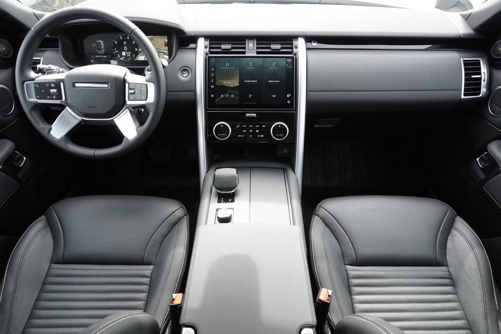 Used 2025 Land Rover Discovery S AWD/4WD image 9