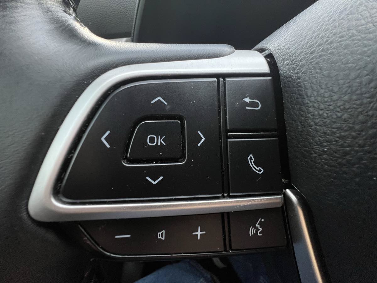 Used 2023 Toyota Highlander LE AWD/4WD image 30
