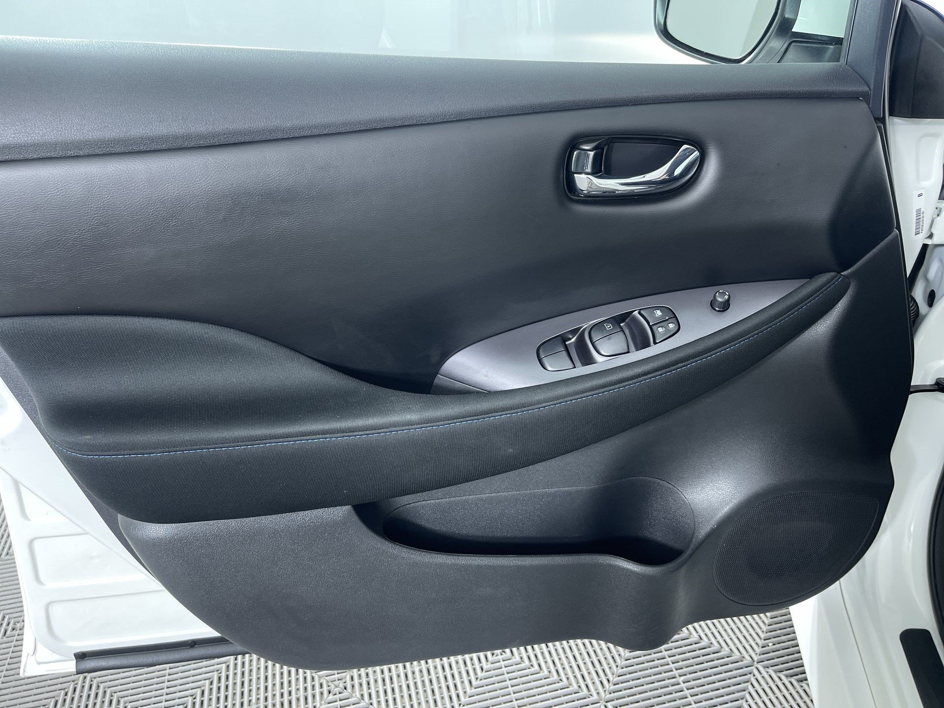 Certified 2025 Nissan Leaf S FWD image 14