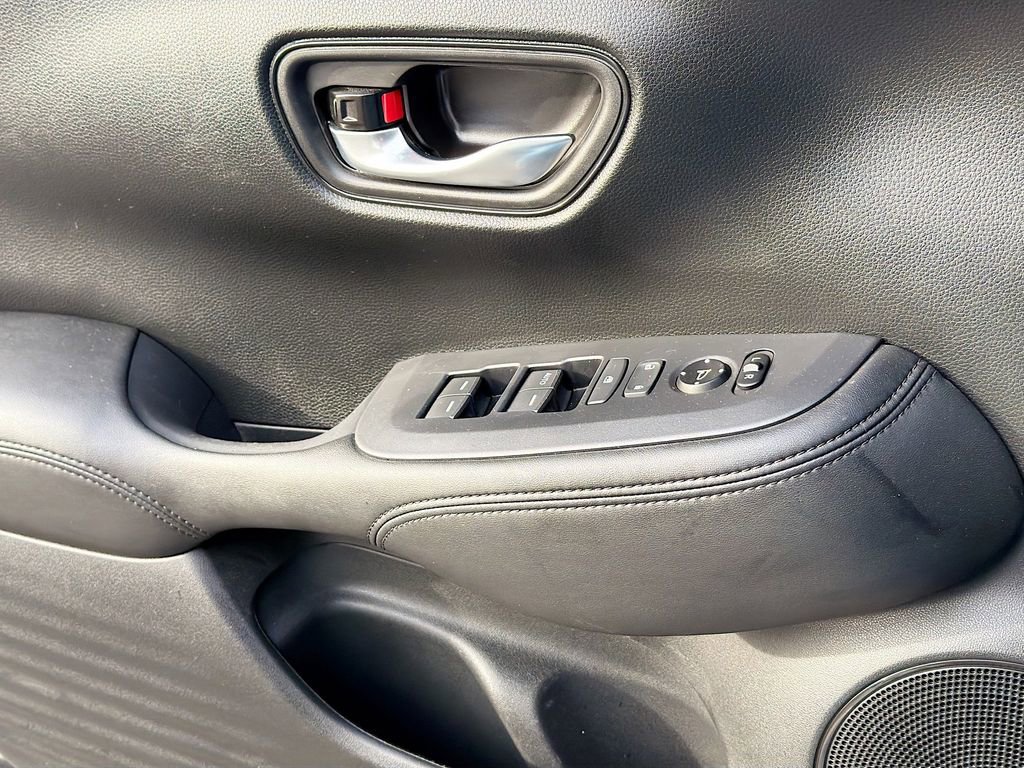 Used 2025 Honda HR-V LX image 22