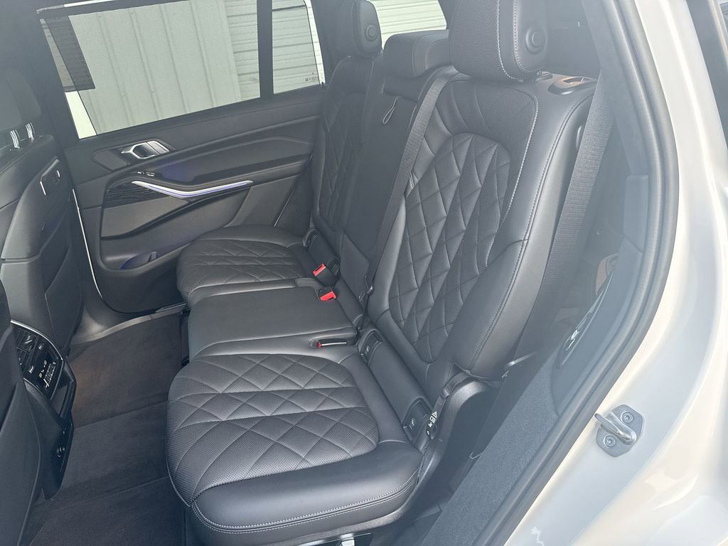 Used 2023 BMW X7 M60i image 29