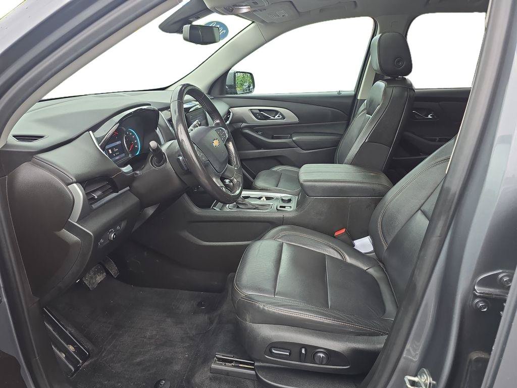 Used 2020 Chevrolet Traverse LT w/ LT Premium Package FWD image 12
