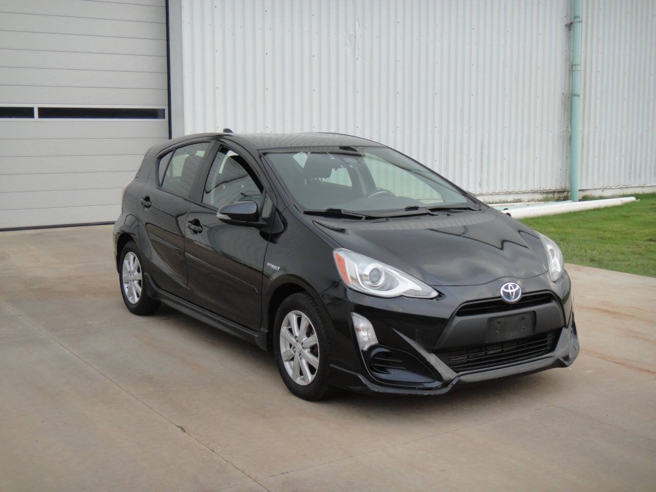 Used 2017 Toyota Prius C Two FWD image 4