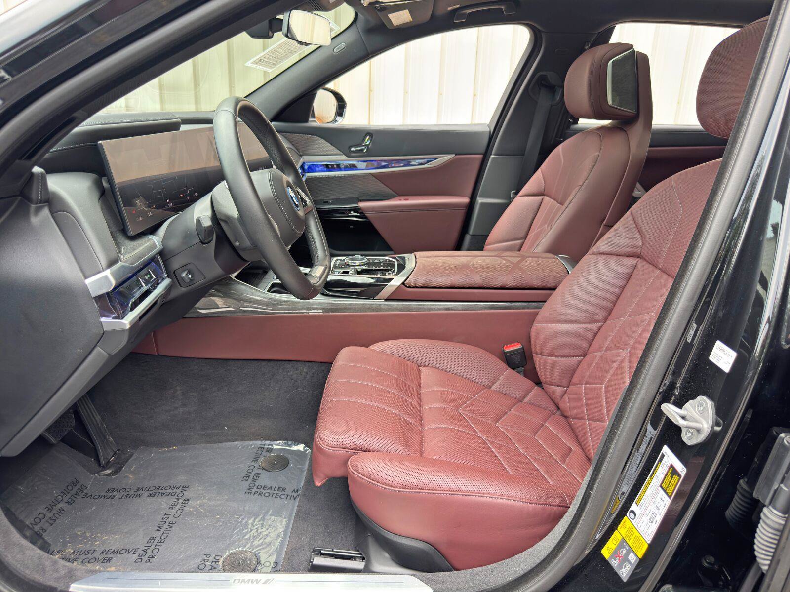 Used 2023 BMW i7 xDrive60 AWD/4WD image 16