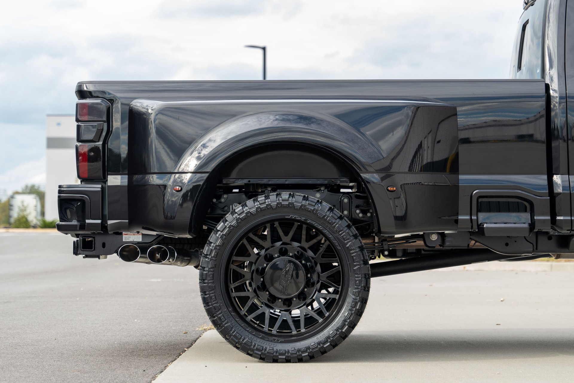 Used 2025 Ford F450 Platinum image 14