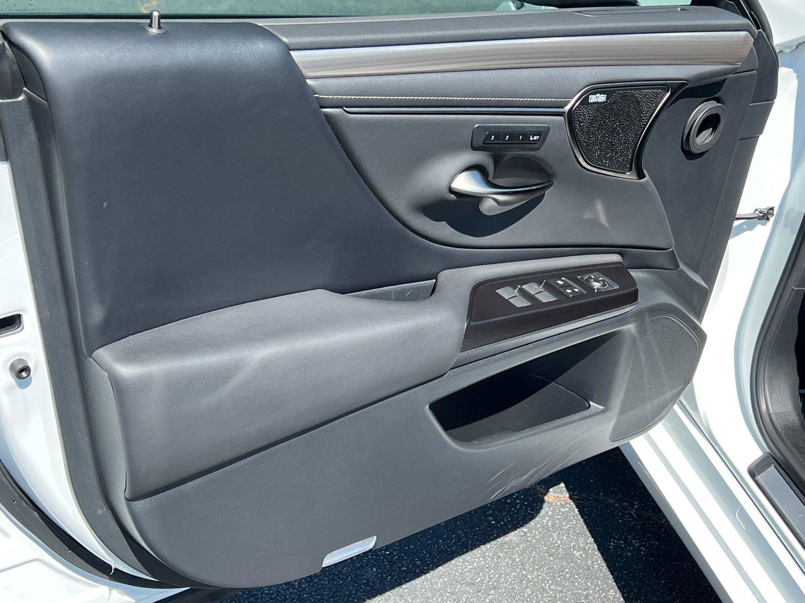 Used 2019 Lexus ES 350 F Sport w/ Accessory Package image 11