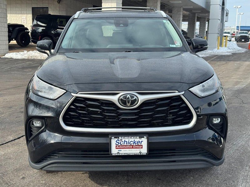Used 2023 Toyota Highlander XLE AWD/4WD image 9