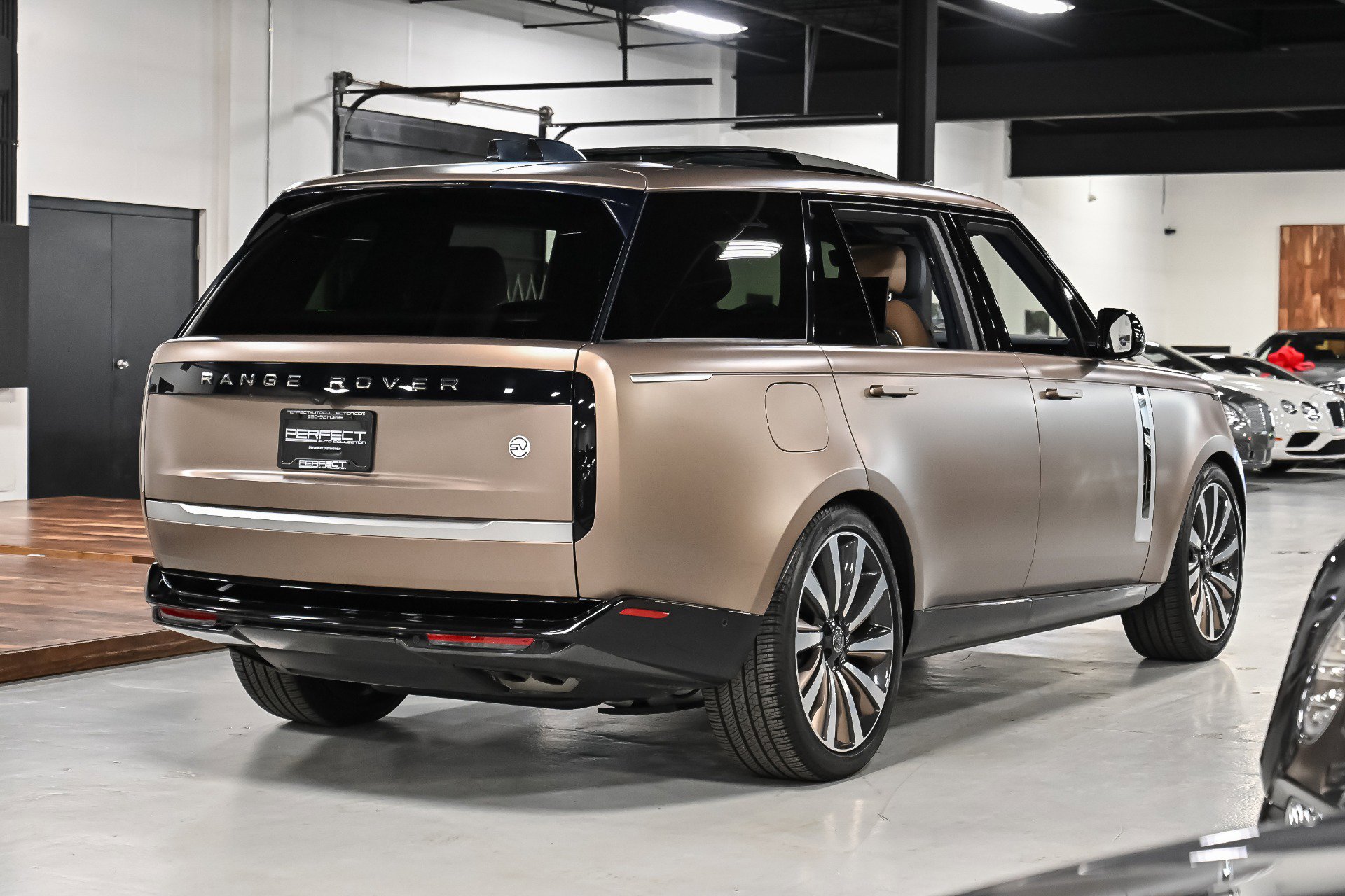 Used 2023 Land Rover Range Rover LWB SV Autobiography image 95