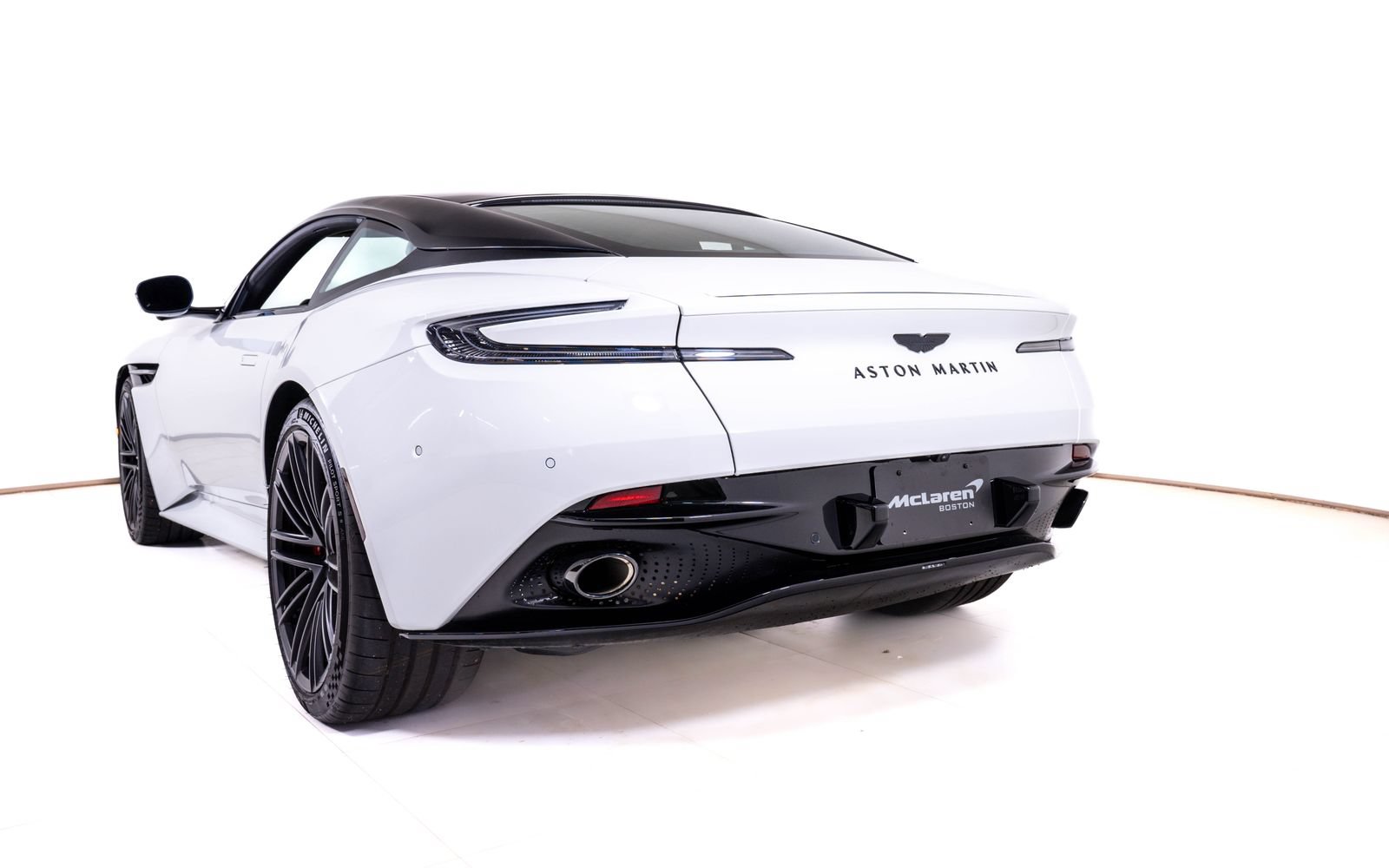 Used 2025 Aston Martin DB12 Coupe RWD image 10