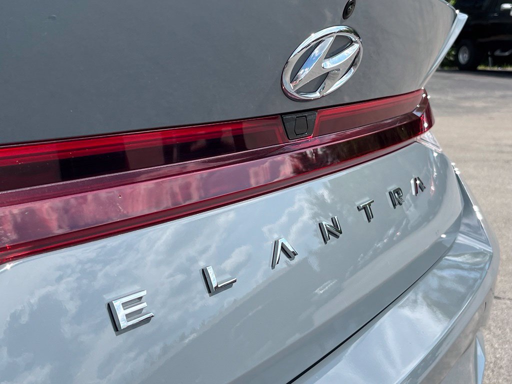 Used 2021 Hyundai Elantra SEL FWD image 8