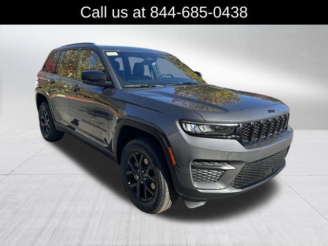 New 2025 Jeep Grand Cherokee Altitude image 4