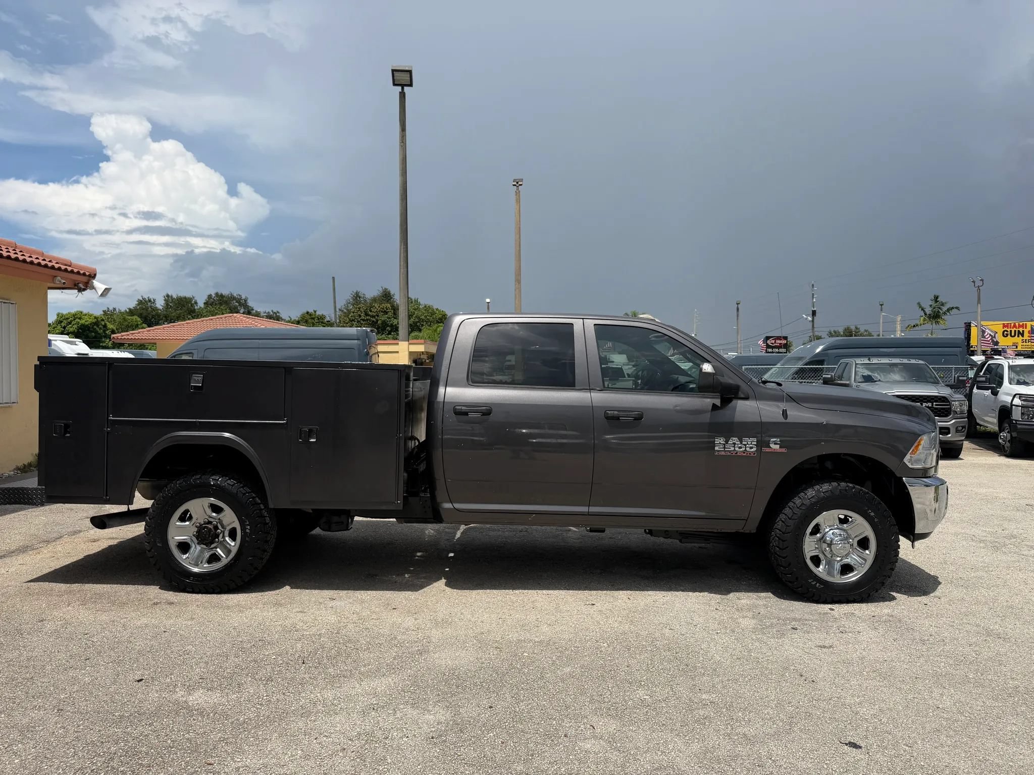 Used 2018 RAM 2500 Tradesman w/ Chrome Appearance Group AWD/4WD image 6