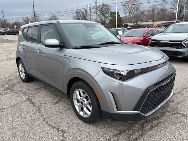 Certified 2023 Kia Soul LX w/ LX Technology Package image 3