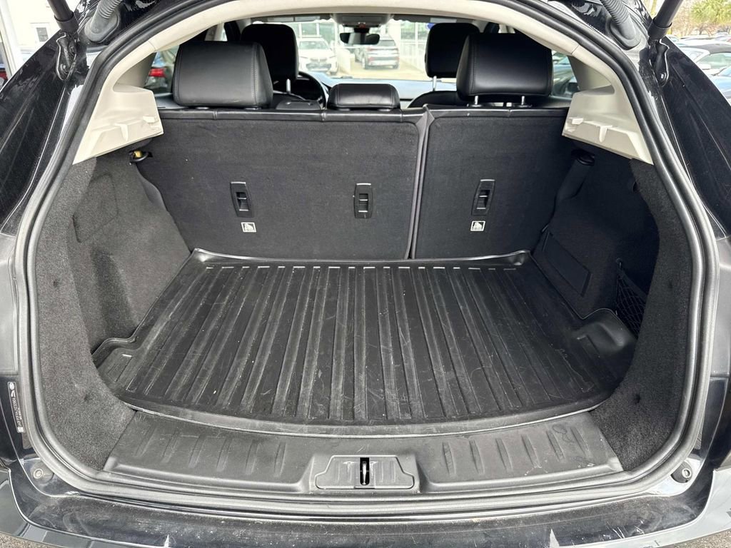 Used 2018 Jaguar E-PACE SE image 7