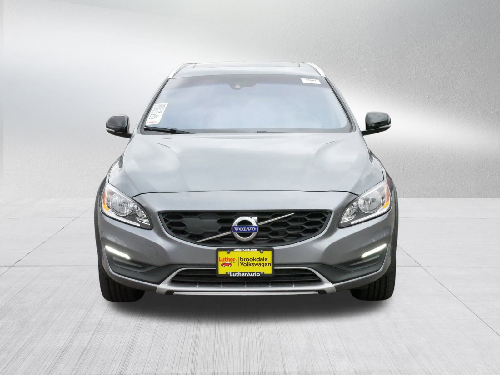 Used 2018 Volvo V60 T5 Cross Country w/ Convenience Package video 2