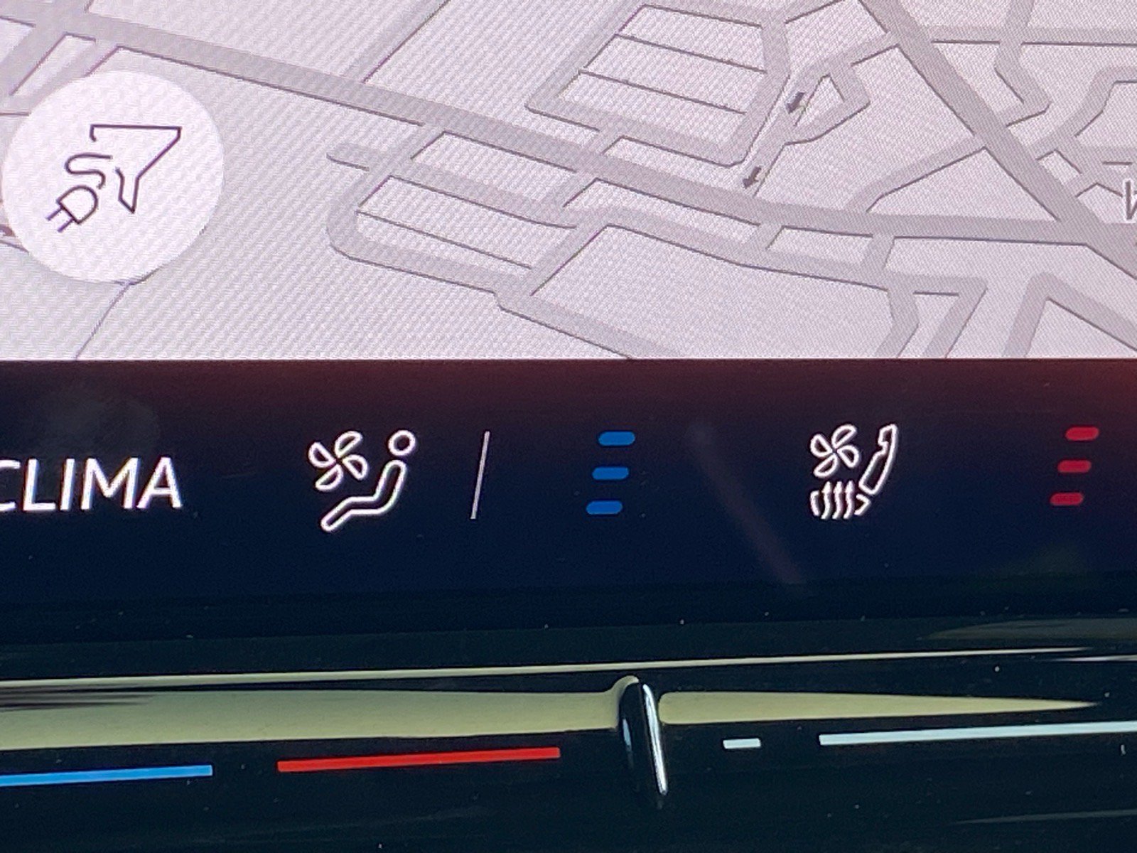 Certified 2025 Volkswagen ID. Buzz Pro S Plus AWD/4WD image 14
