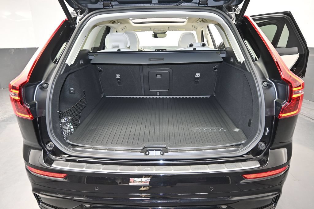 New 2027 Volvo XC60 T8 Ultra AWD/4WD image 16