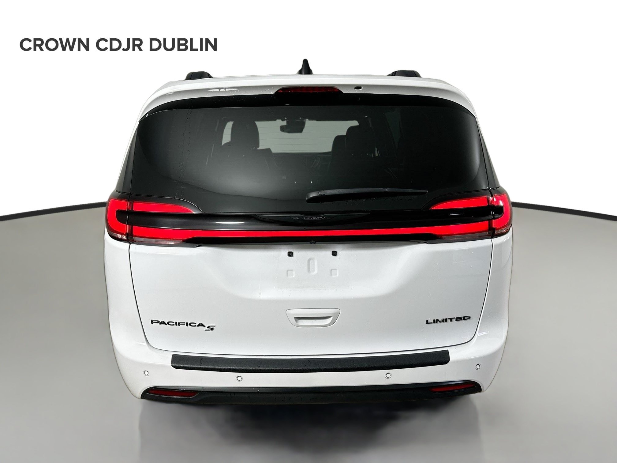 Used 2025 Chrysler Pacifica Limited FWD image 6