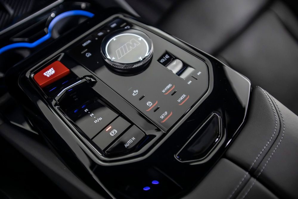 Used 2026 BMW M5 w/ Executive Package image 40