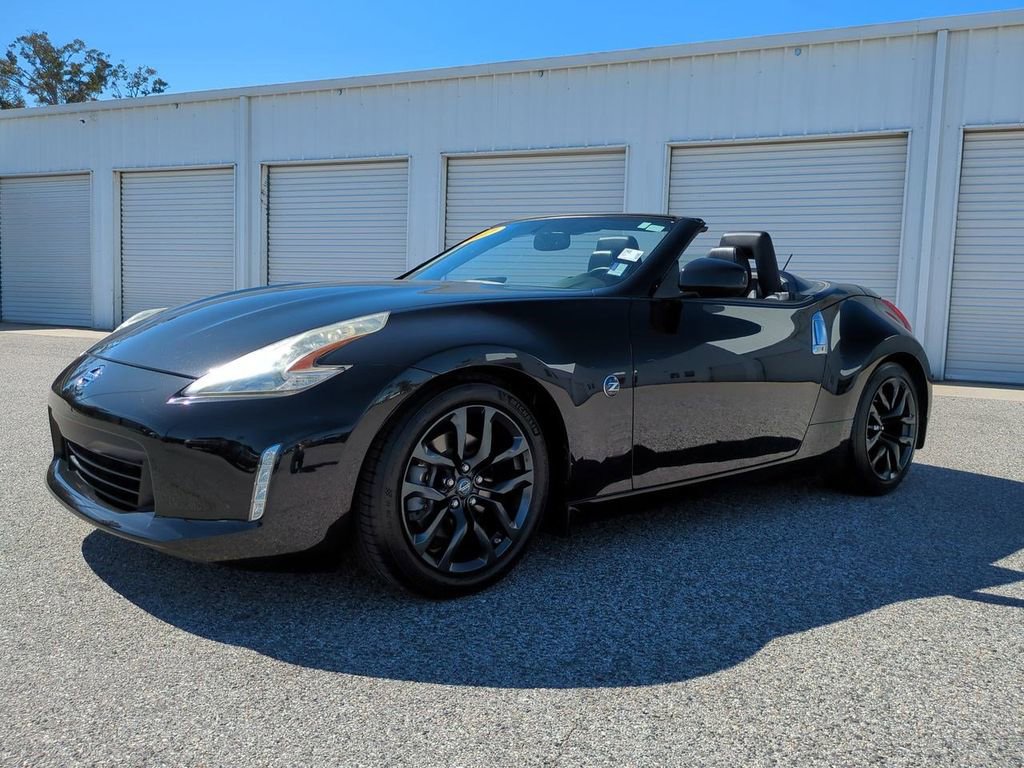 Used 2017 Nissan 370Z Touring video 2