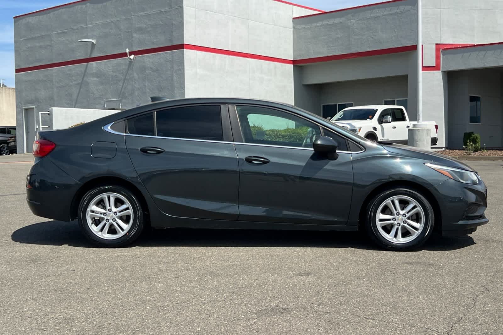 Used 2018 Chevrolet Cruze LT FWD image 6