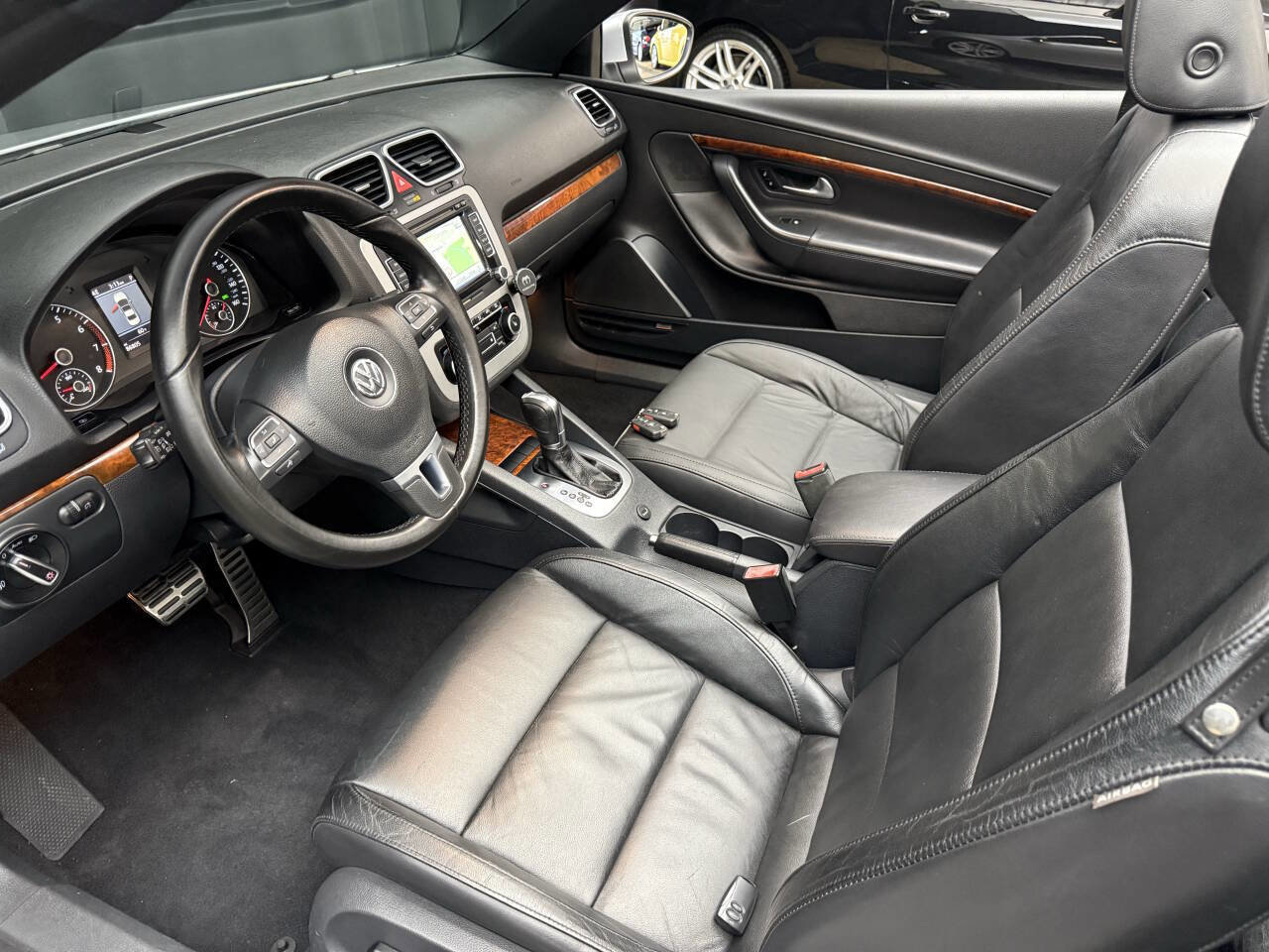 Used 2012 Volkswagen Eos Lux FWD image 31