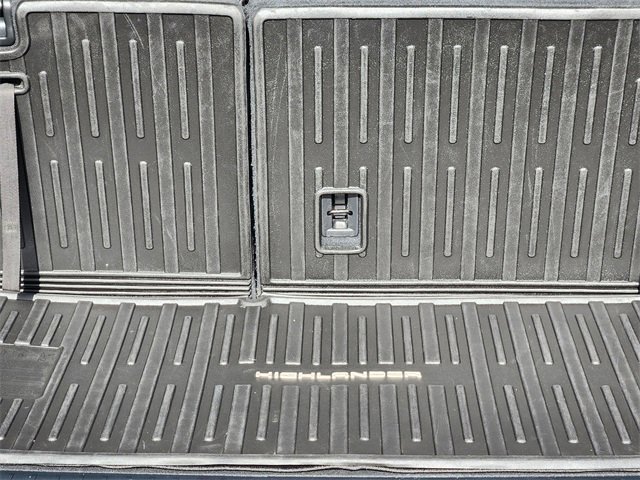 Used 2022 Toyota Highlander XLE image 14