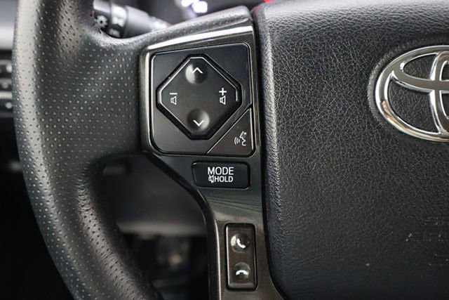 Used 2022 Toyota 4Runner TRD Off-Road Premium AWD/4WD image 24
