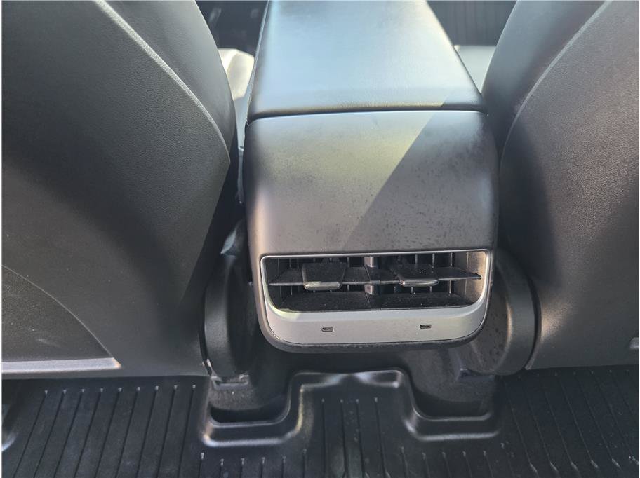 Used 2024 Tesla Model Y Long Range AWD/4WD image 11