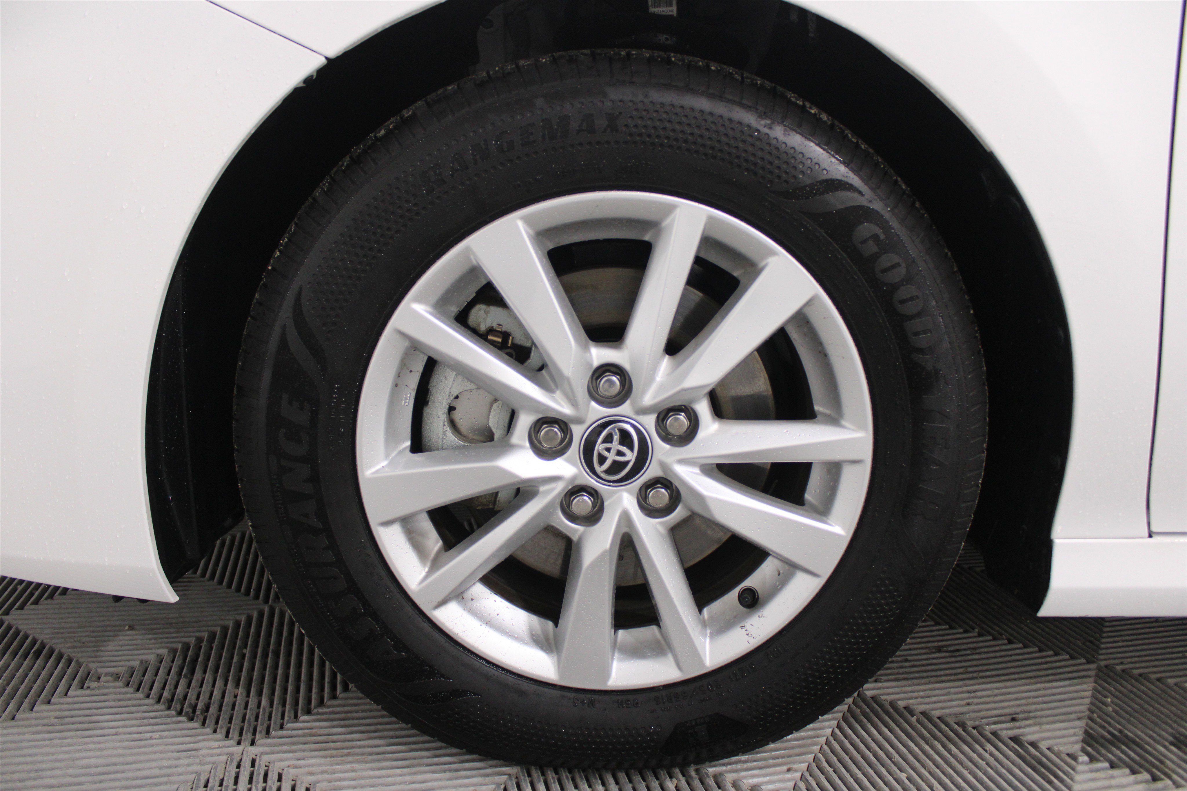 Used 2025 Toyota Camry LE w/ Convenience Package image 33