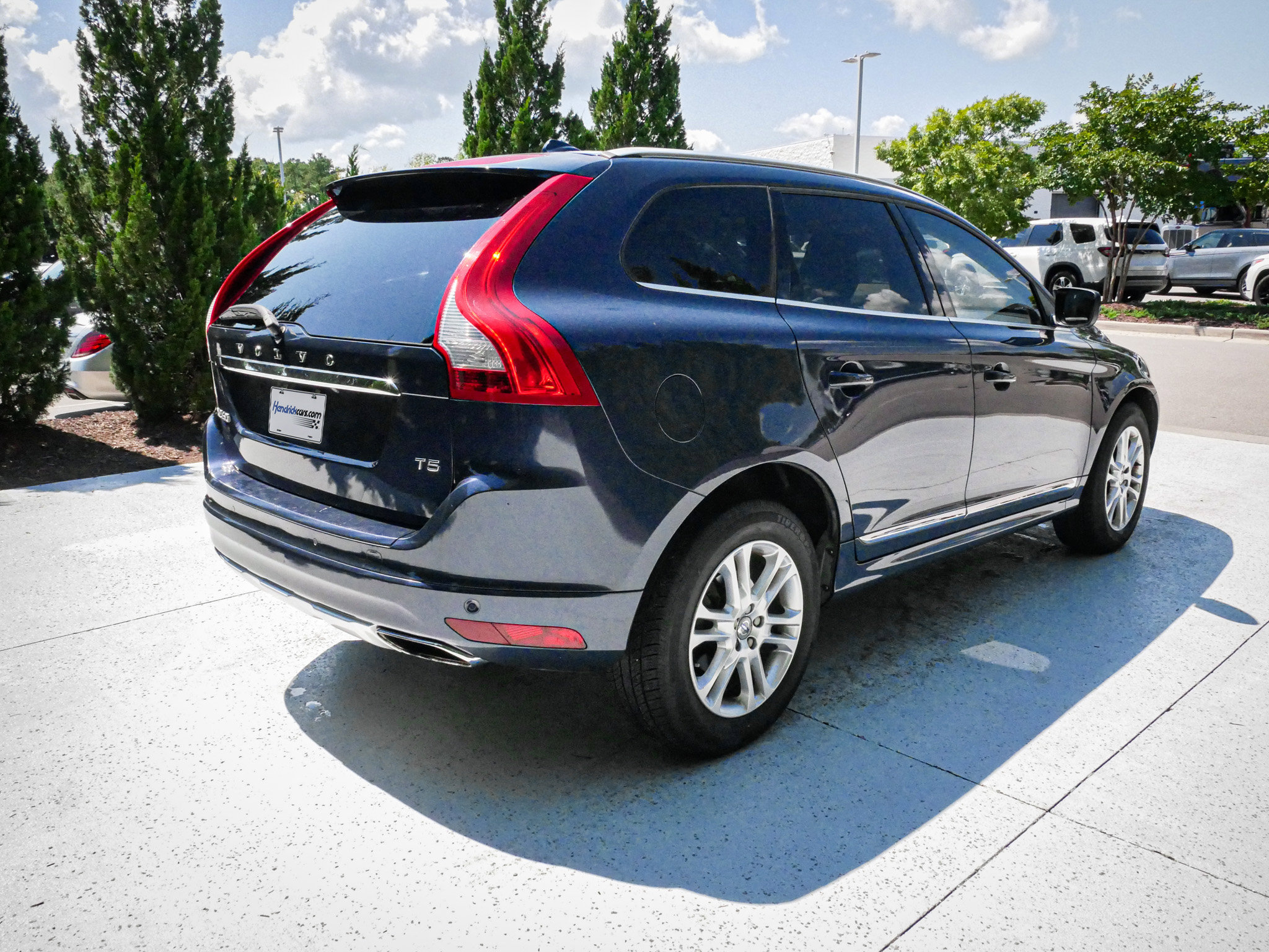 Used 2015 Volvo XC60 T5 Premier w/ Proximity Package FWD image 10