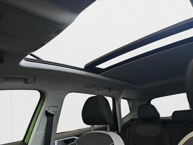 New 2025 Volkswagen Taos SE image 11