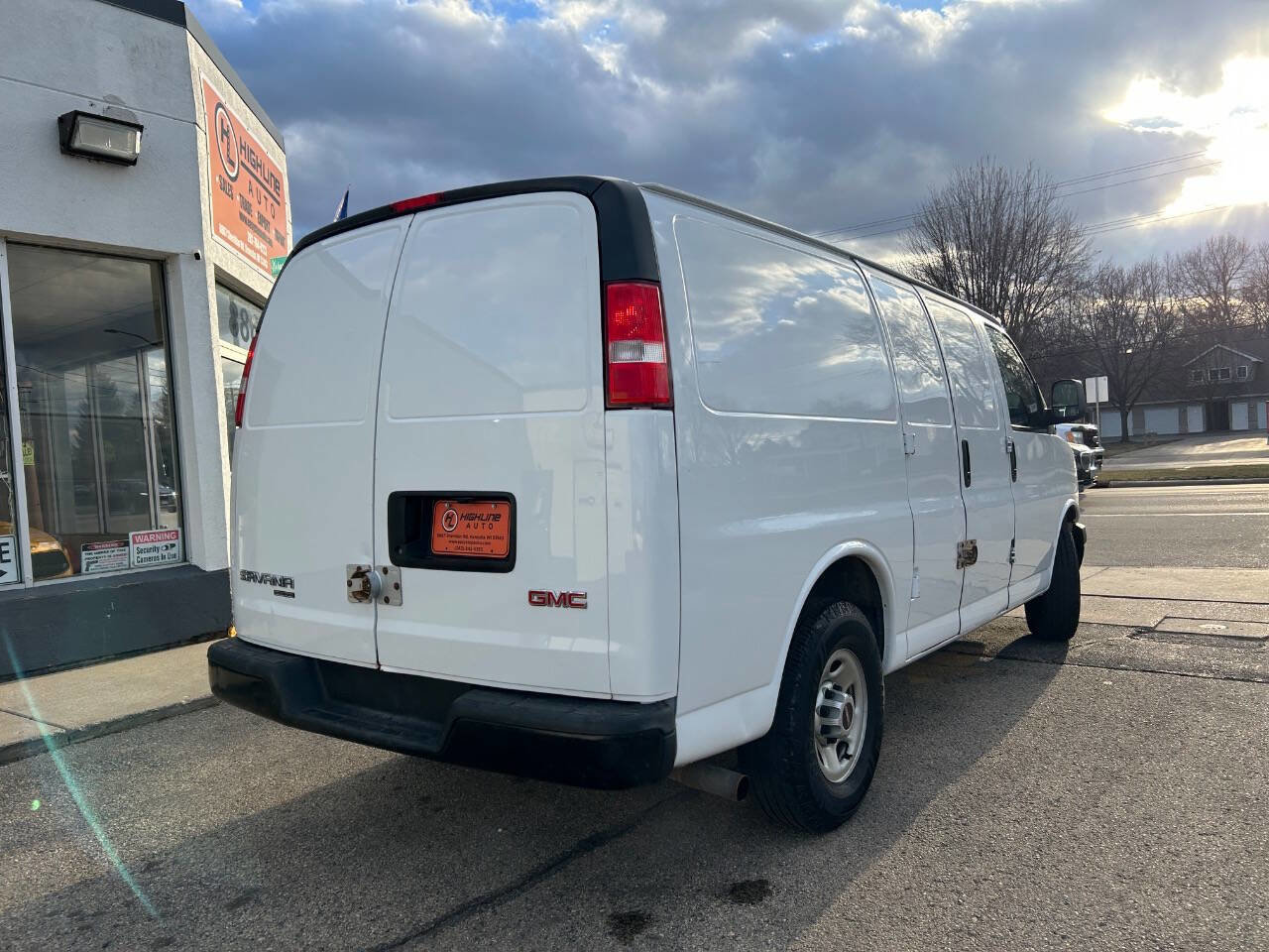 Used 2016 GMC Savana 3500 image 4