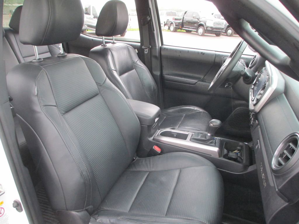 Used 2020 Toyota Tacoma Limited image 25