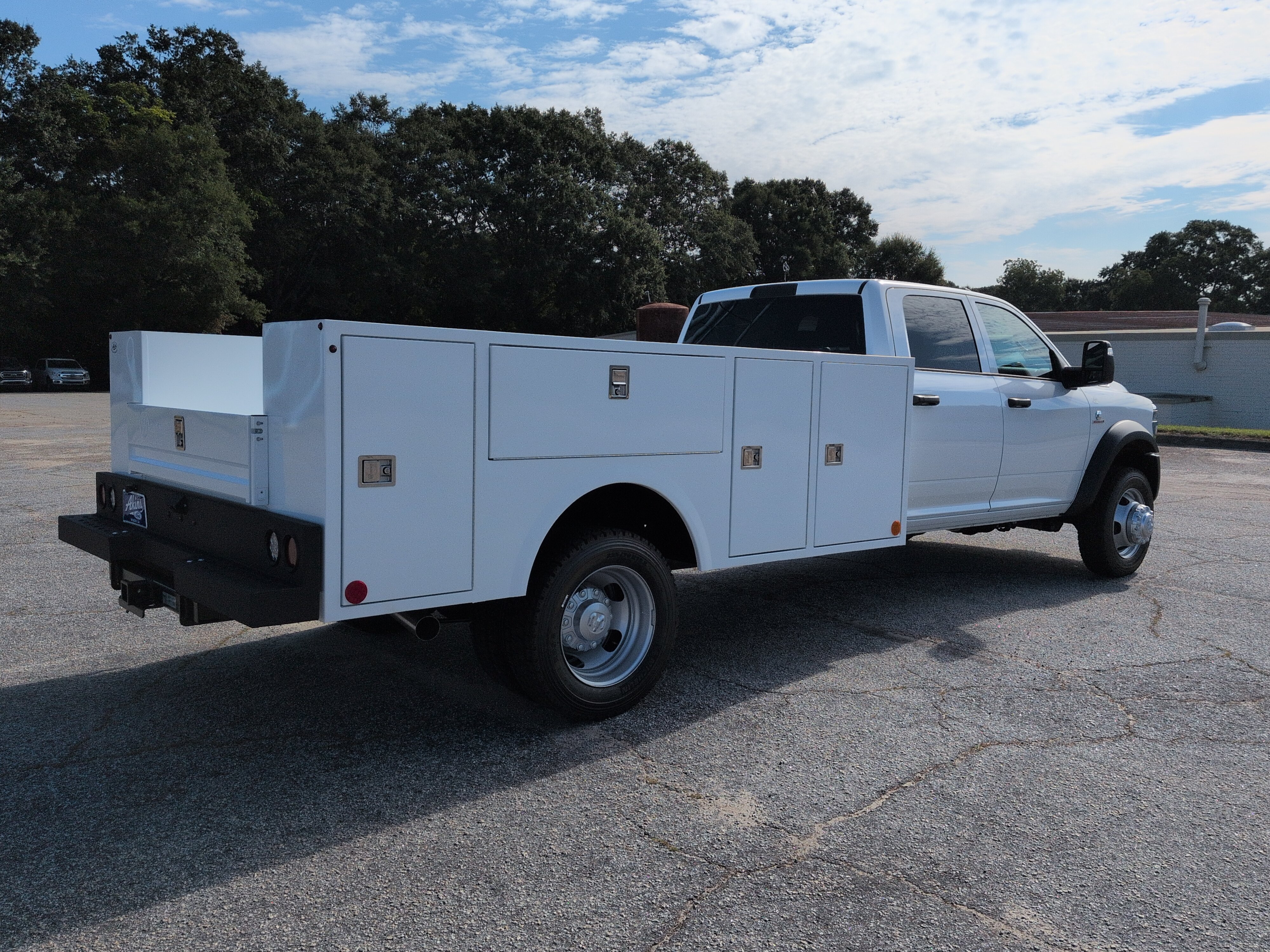 New 2026 RAM 5500 Tradesman w/ Chrome Appearance Group AWD/4WD image 3