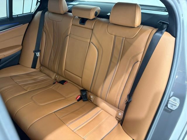 Used 2021 BMW M550i xDrive w/ Executive Package AWD/4WD image 16