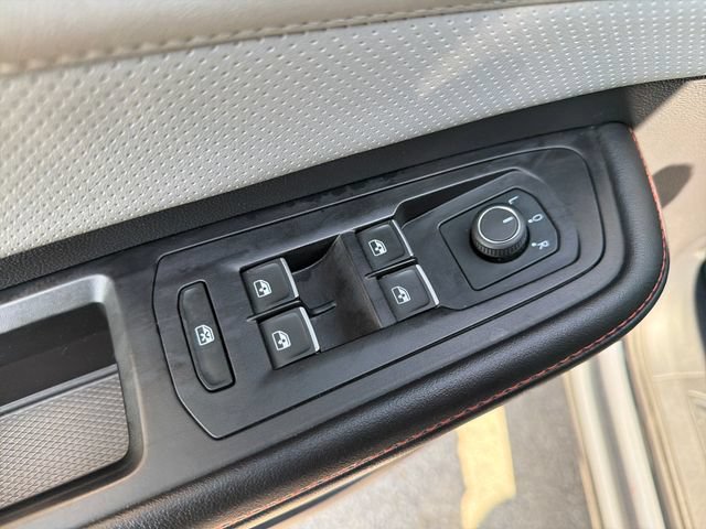 Used 2024 Volkswagen Atlas Peak Edition SE AWD/4WD image 17